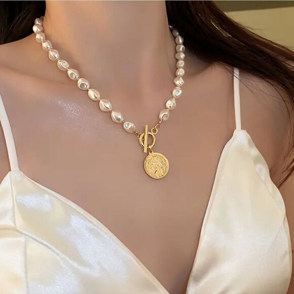 Lab Pearl Beaded Clavicle Necklace Personalized OT Portrait Round Tag Pendant - Picture 1 of 10